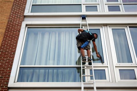 How much does a Window Washer make in Boston, Massachusetts? As of Feb 14, 2024, the average hourly pay for a Window Washer in Boston is $21.47 an hour. ... Importantly, all of these jobs are paid between $35,212 (78.8%) and $53,589 (120.0%) more than the average Window Washer salary of $44,666.